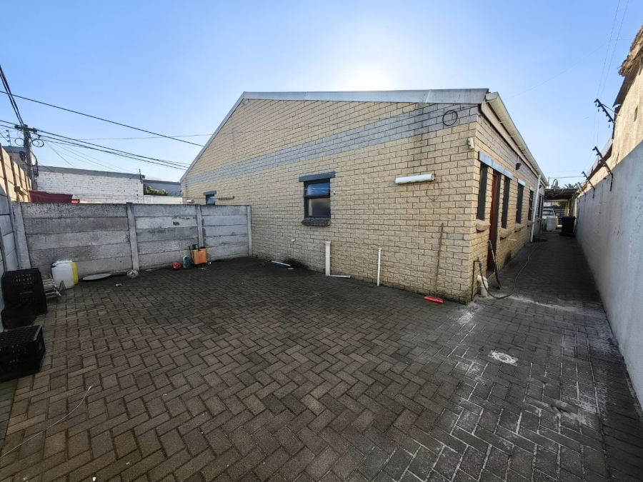 8 Bedroom Property for Sale in Belgravia Western Cape